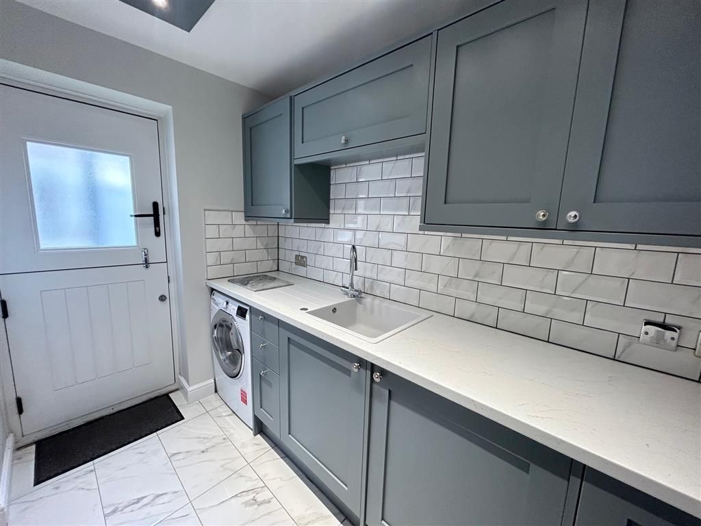 Property photo 3 of 11 Kitchen