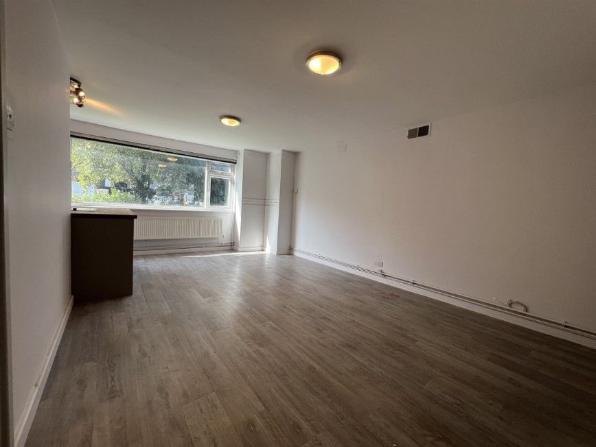 Property photo 3 of 9 Reception (2)