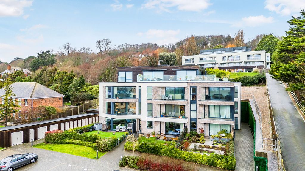 Property photo 3 of 15