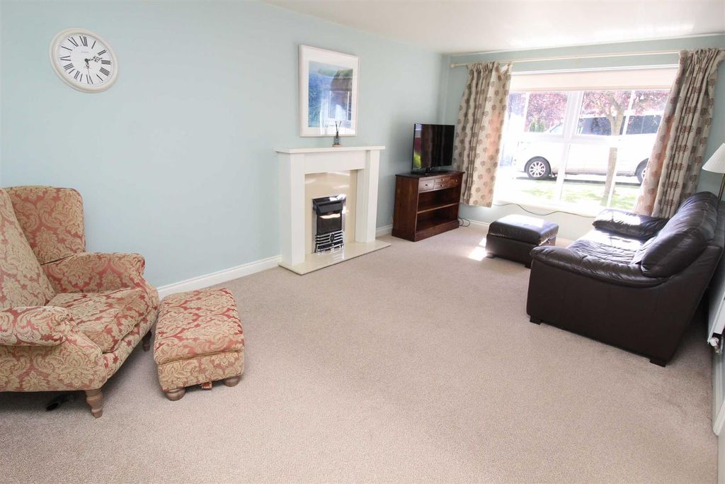 Property photo 2 of 14 Lounge