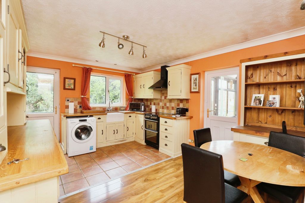 Property photo 1 of 14 Img_4491