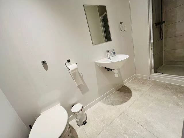 Property photo 3 of 6 Bathroom