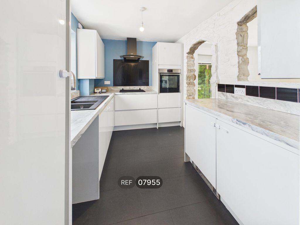 Property photo 2 of 20 Kitchen