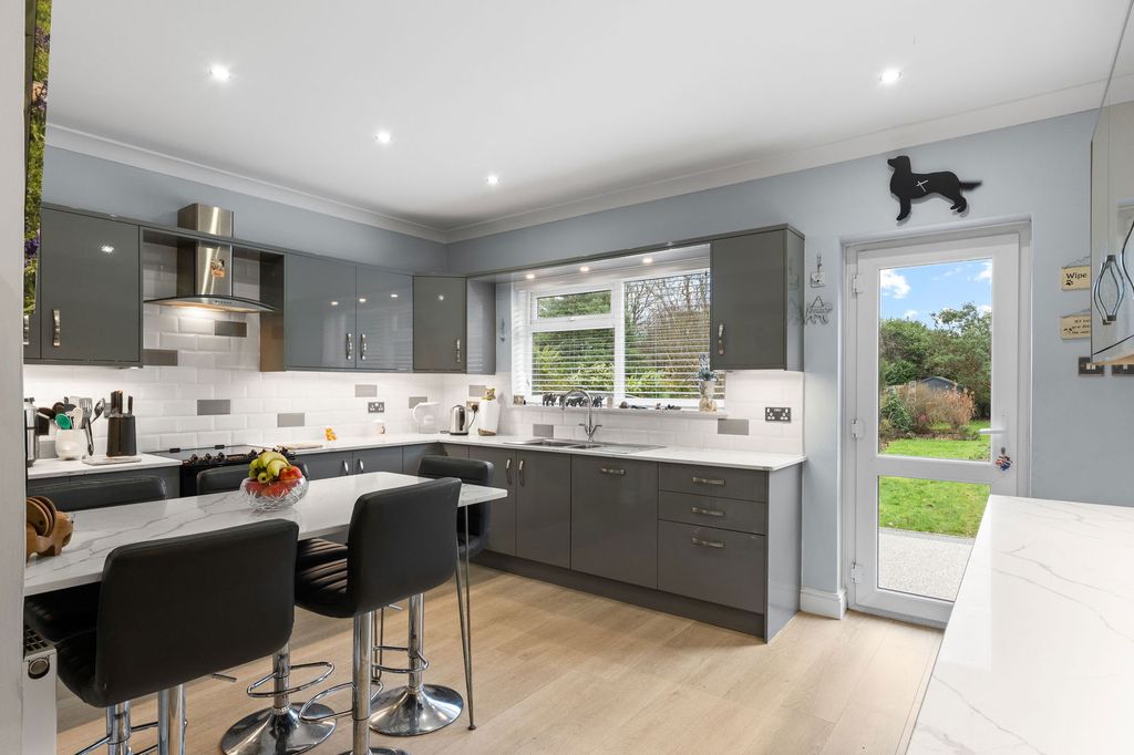 Property photo 3 of 29