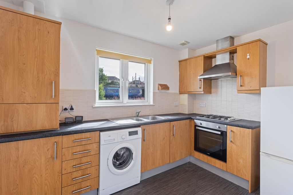Property photo 2 of 13 Flat 2, 6 Thornbridge Court 11