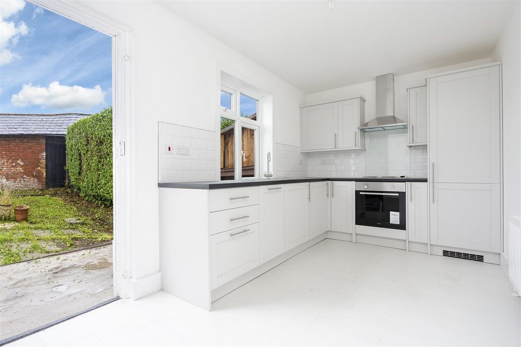 Property photo 2 of 13 House-Cottage-Tadworth-123.Jpg