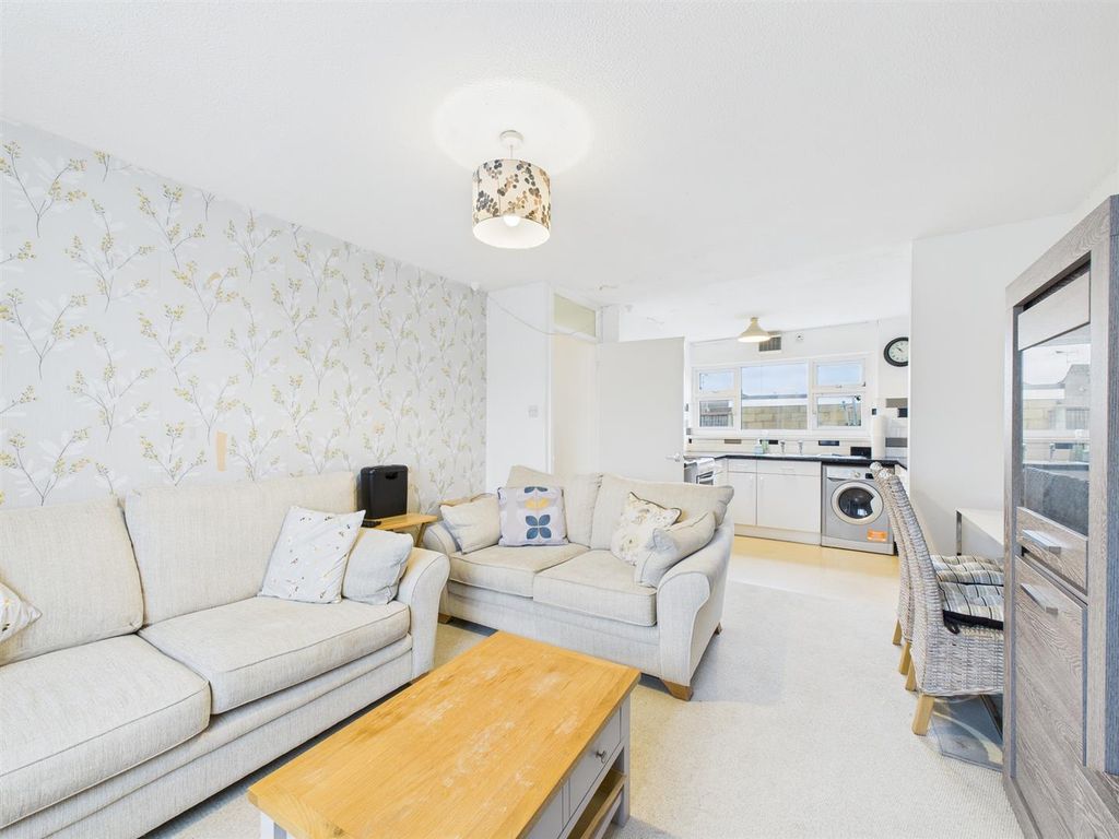 Property photo 2 of 8 Cam02435G0-Pr0133-Still005.Jpg