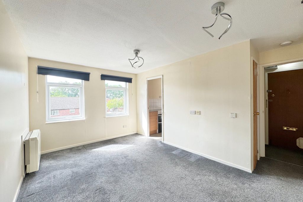 Property photo 2 of 11 Living Space