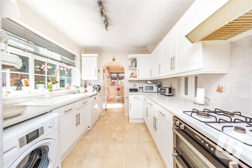 Property photo 2 of 18 Kitchen