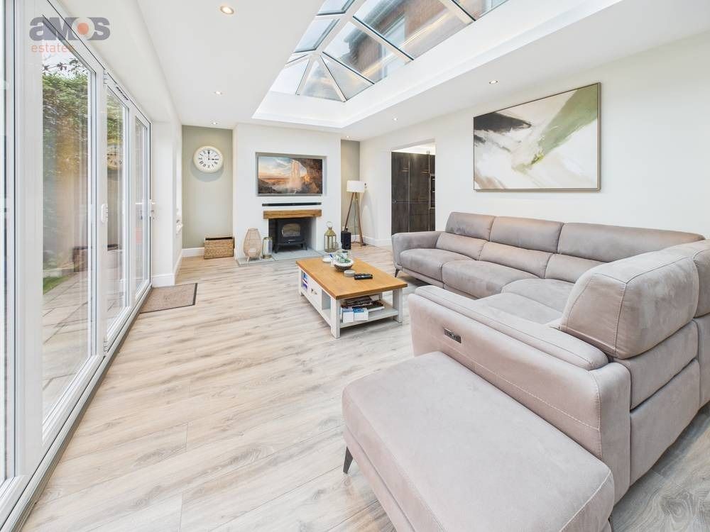 Property photo 2 of 25 4646843