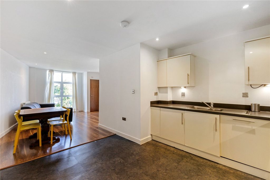 Property photo 3 of 21 Reception/Kitchen