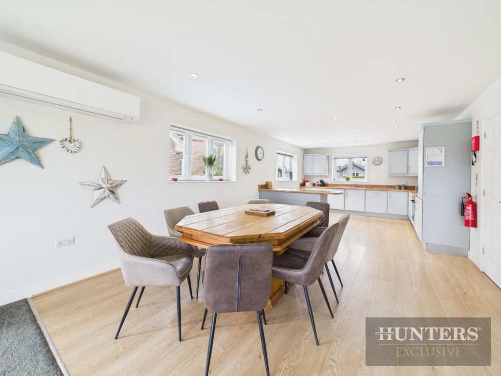 Property photo 3 of 21 Kitchen/Diner