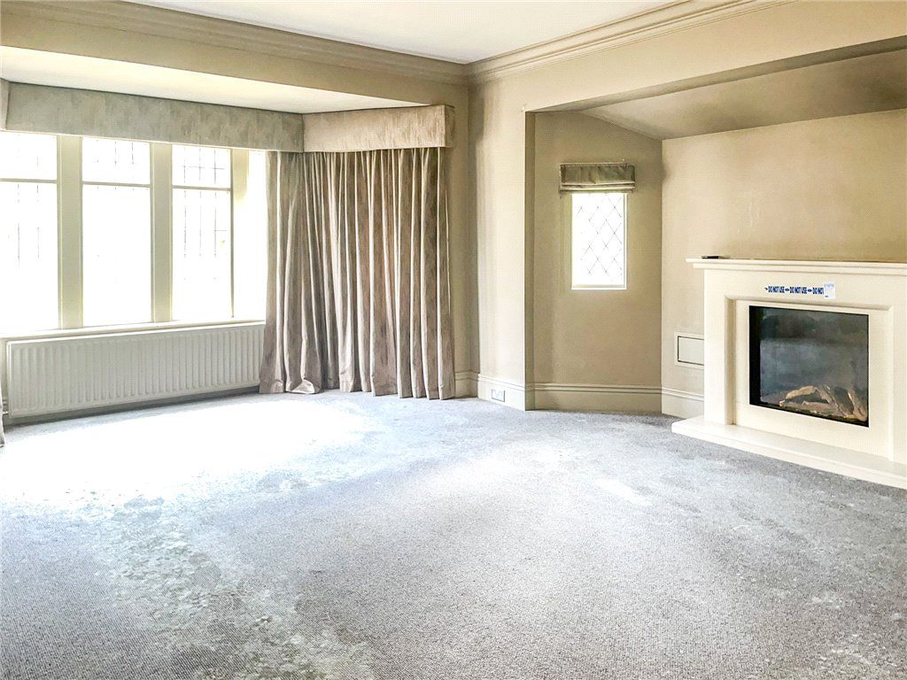 Property photo 2 of 24 Lounge