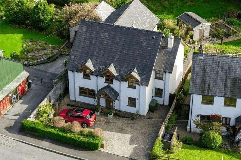 Property photo 2 of 40