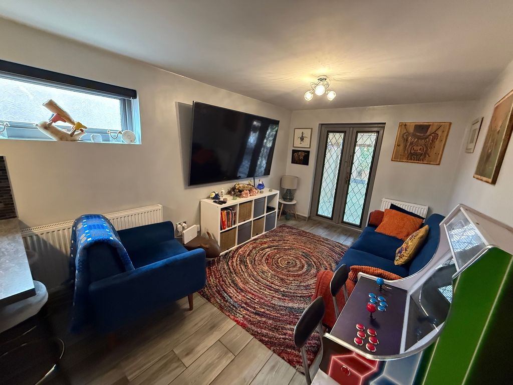 Property photo 3 of 10 Lounge