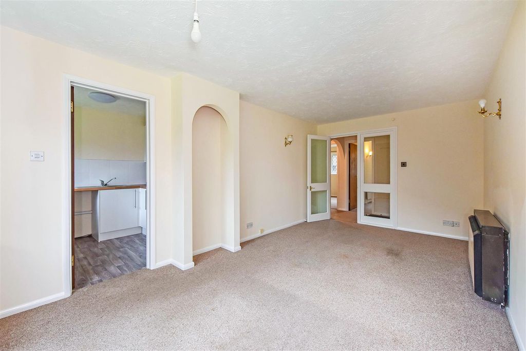 Property photo 3 of 7 Living Room