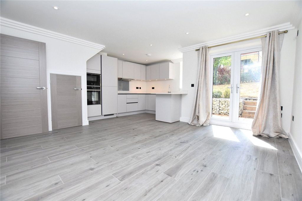 Property photo 3 of 10 Picture No. 04