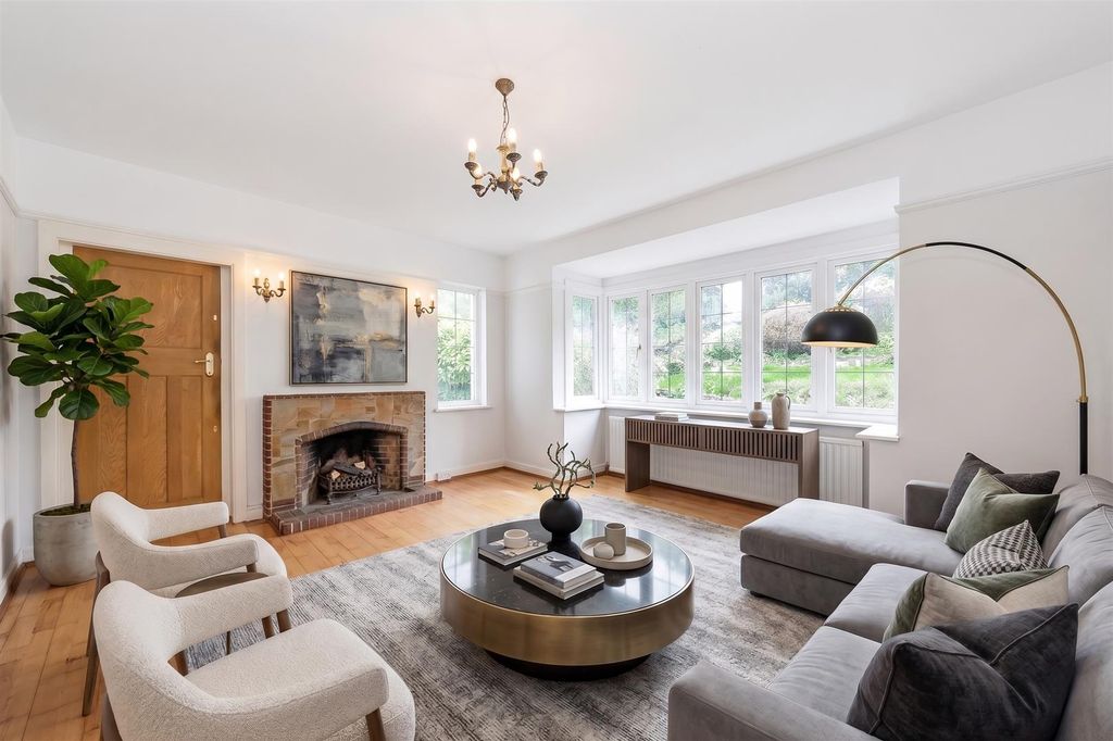 Property photo 2 of 22 Staged Lounge