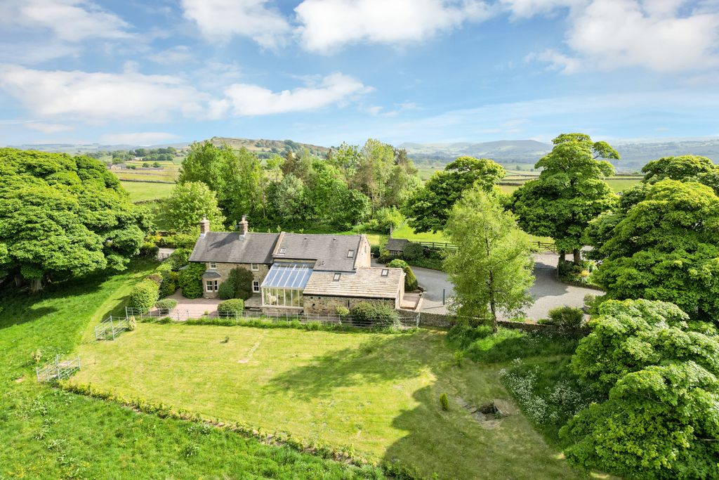 Property photo 1 of 32 Knowsley Cross Farm