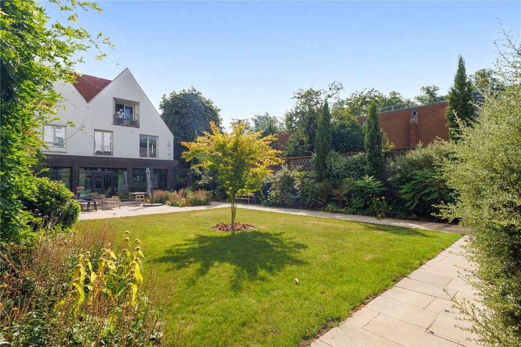 Property photo 2 of 16 Communal Garden