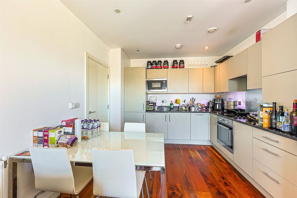 Property photo 2 of 14 Picture No. 32