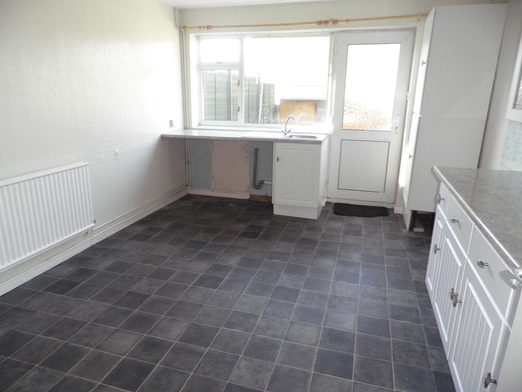 Property photo 3 of 4 Kitchen