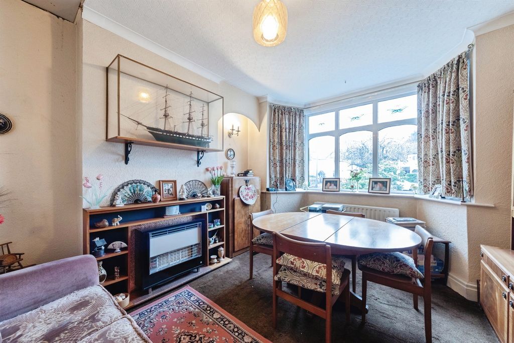 Property photo 3 of 24