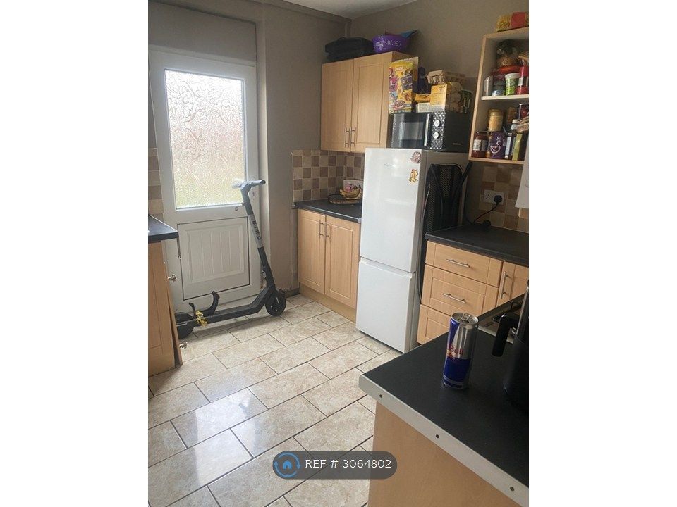 Property photo 2 of 12 Kitchen