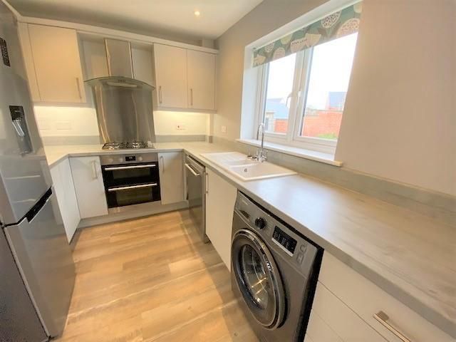 Property photo 3 of 11 Kitchen.Jpg