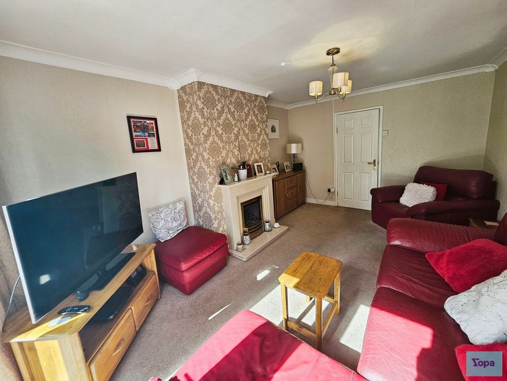 Property photo 3 of 15 Lounge