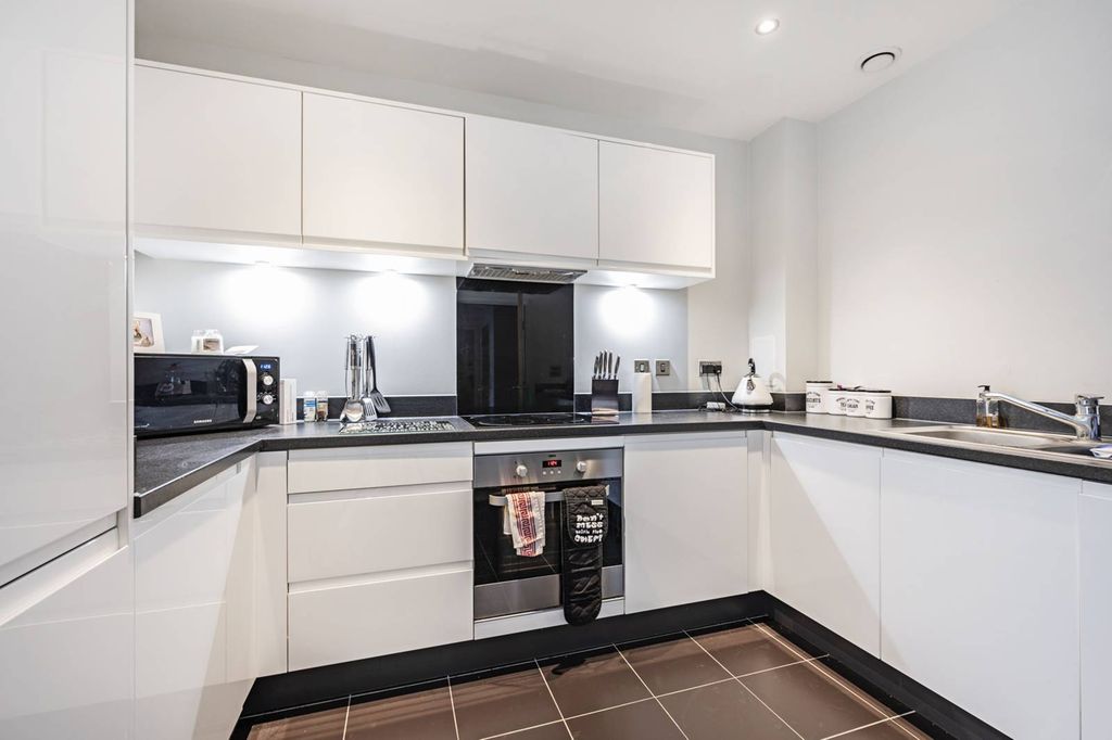 Property photo 3 of 9