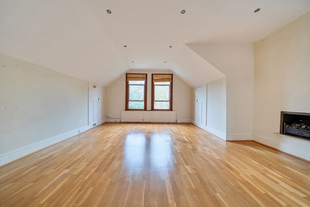 Property photo 3 of 11 1373895-6-6903682...