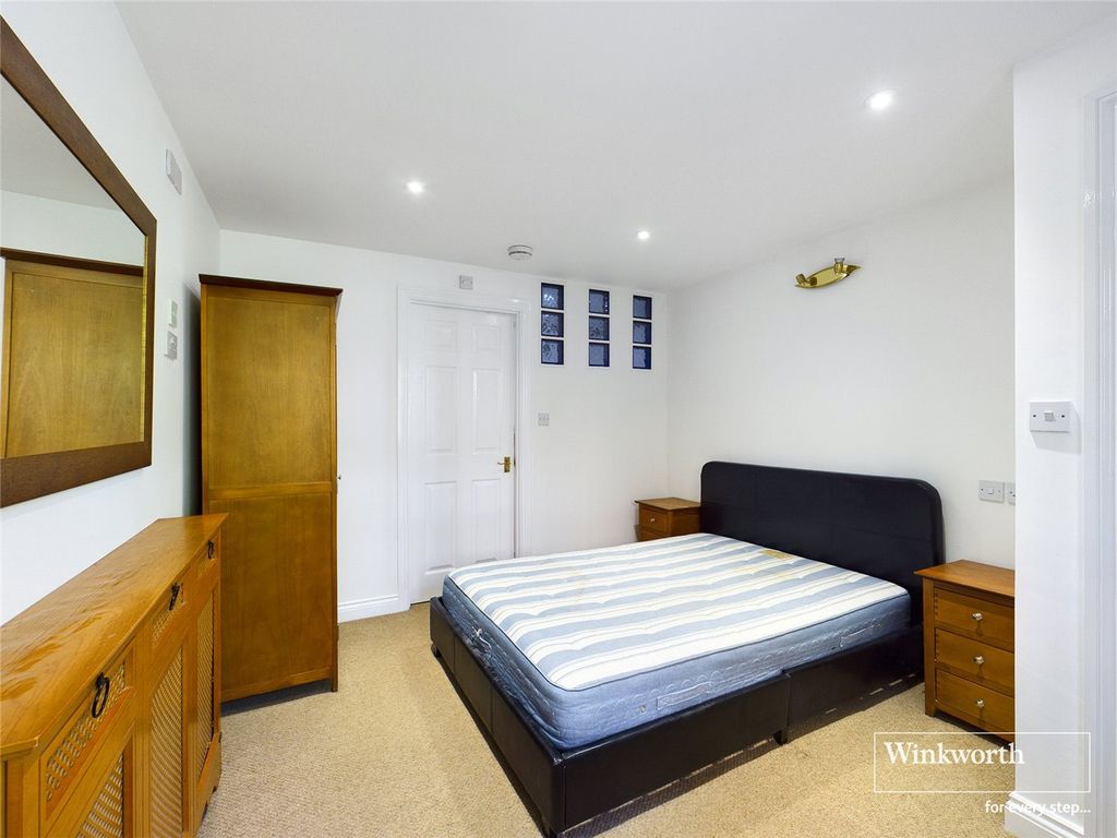 Property photo 3 of 6 Picture No. 24