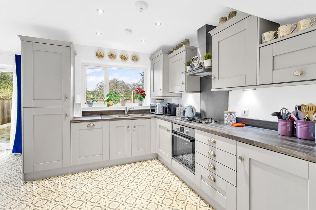 Property photo 2 of 29 Kitchen