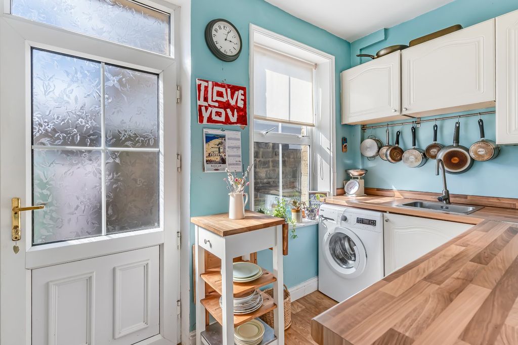 Property photo 3 of 12 Picture 3