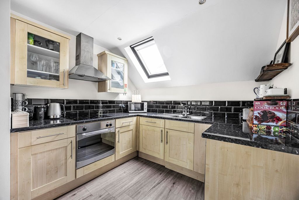 Property photo 2 of 9 Kitchen