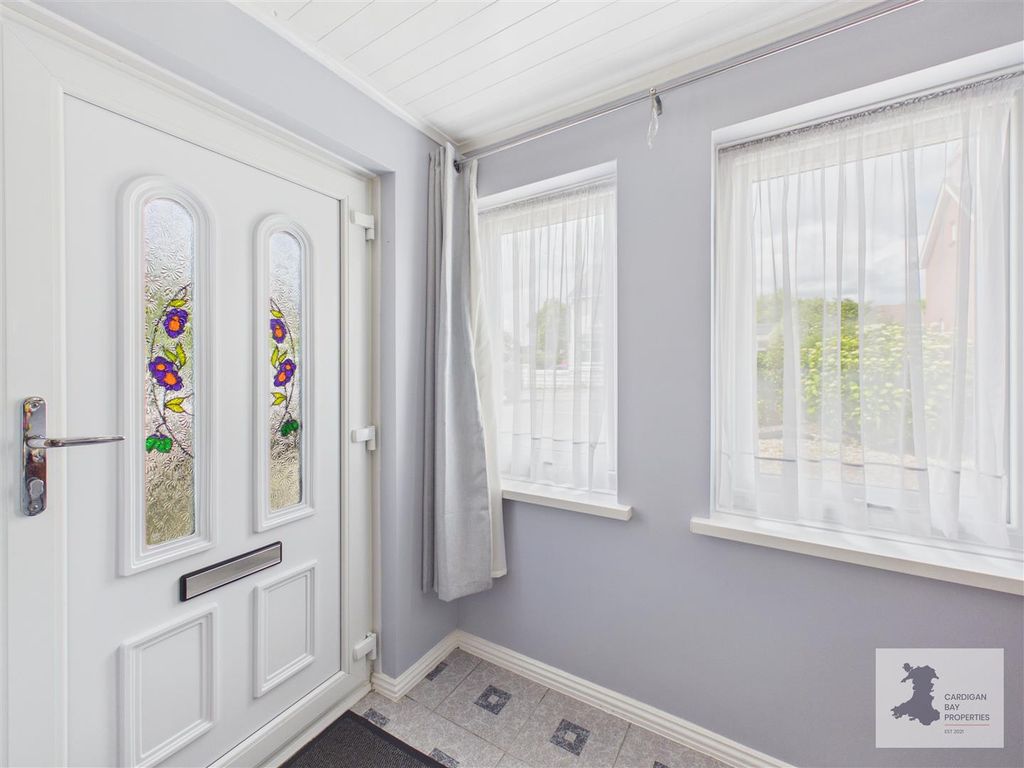 Property photo 3 of 40 Entrance Porch