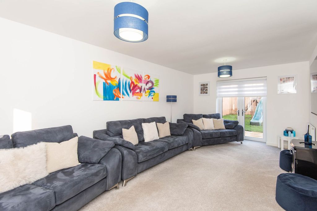 Property photo 2 of 27