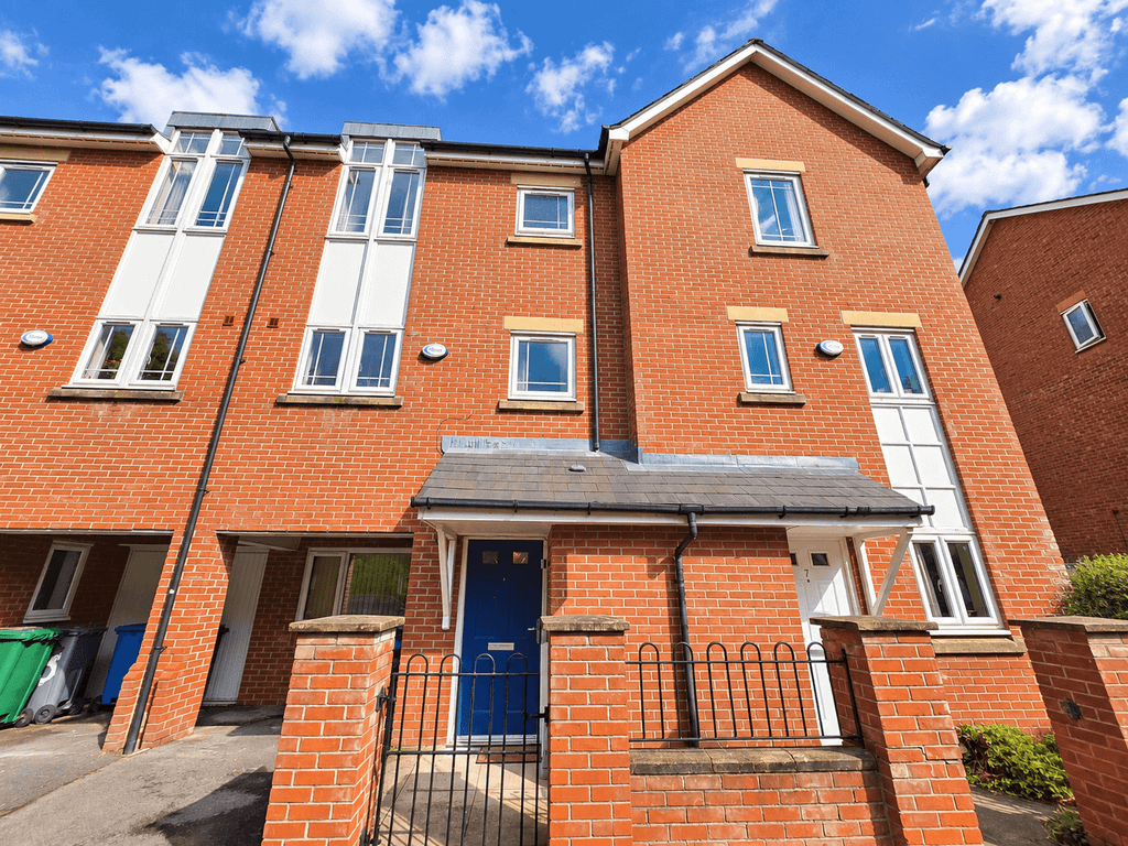 Property photo 1 of 16 4 Bedroom4 Bathroom Town House For Rent