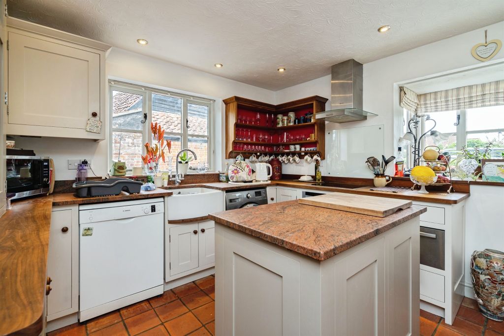 Property photo 2 of 17