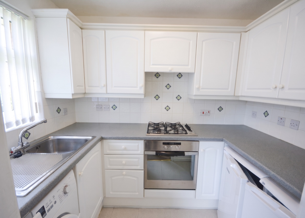 Property photo 3 of 11 Kitchen
