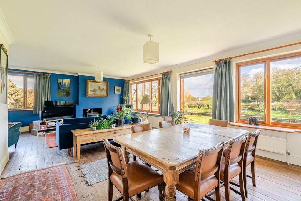 Property photo 2 of 21