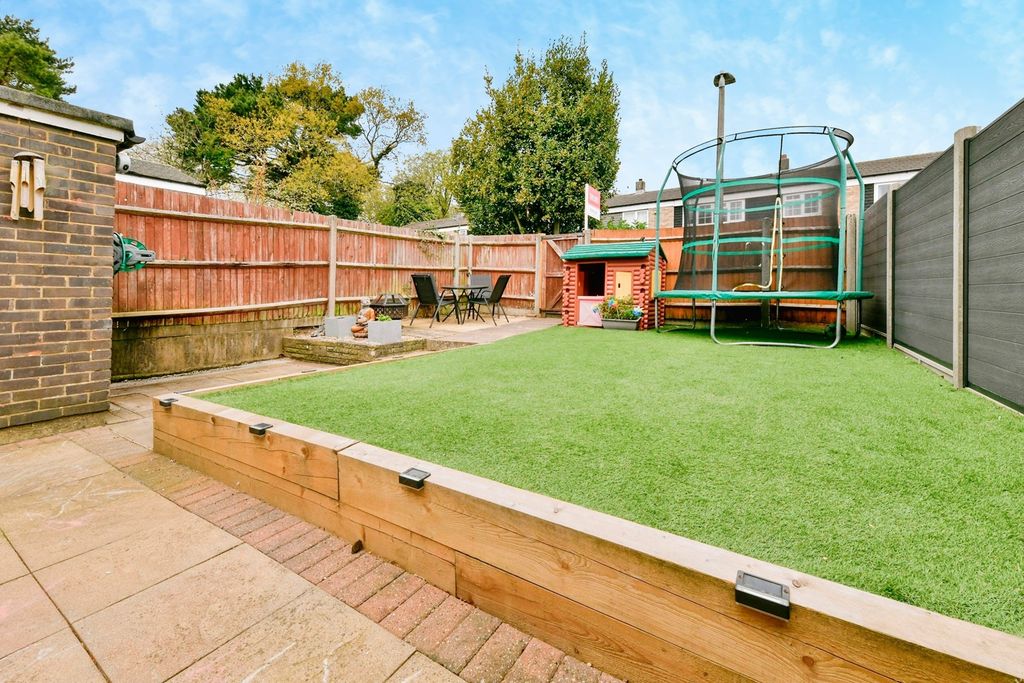 Property photo 2 of 18 Garden