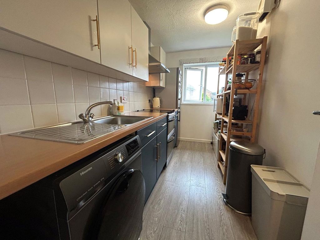 Property photo 2 of 5 Kitchen