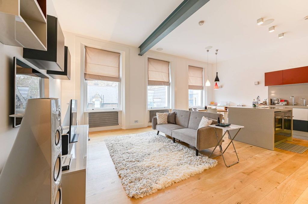 Property photo 2 of 23