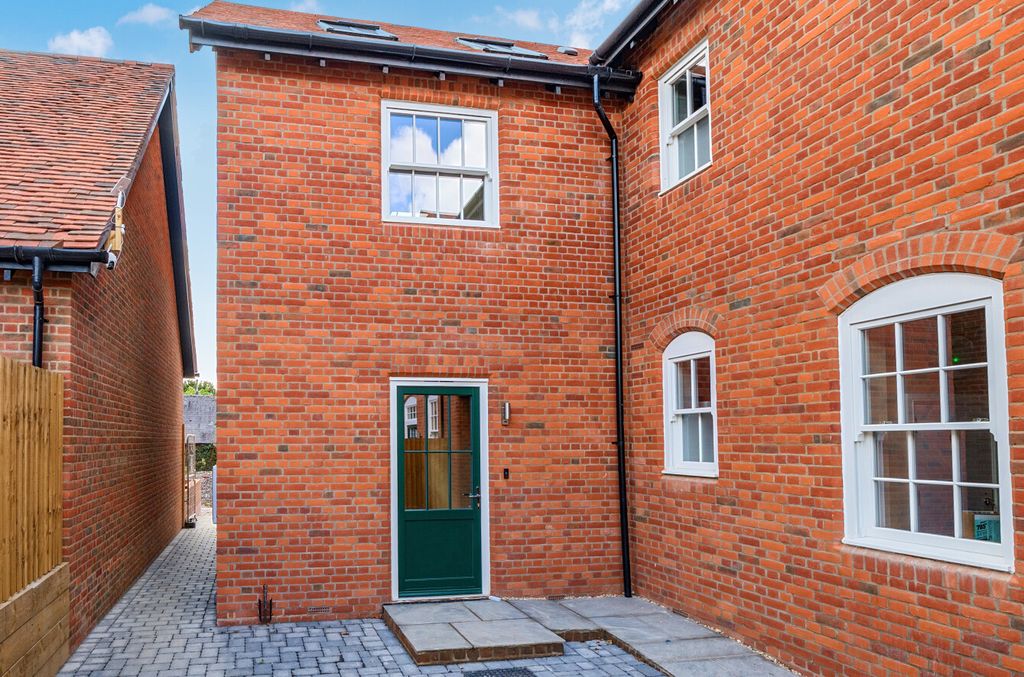 Property photo 2 of 12 1511808-1-6A91634...