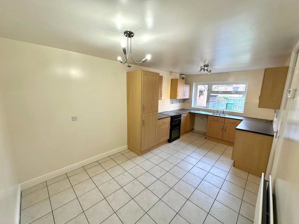 Property photo 2 of 15 Picture No. 04