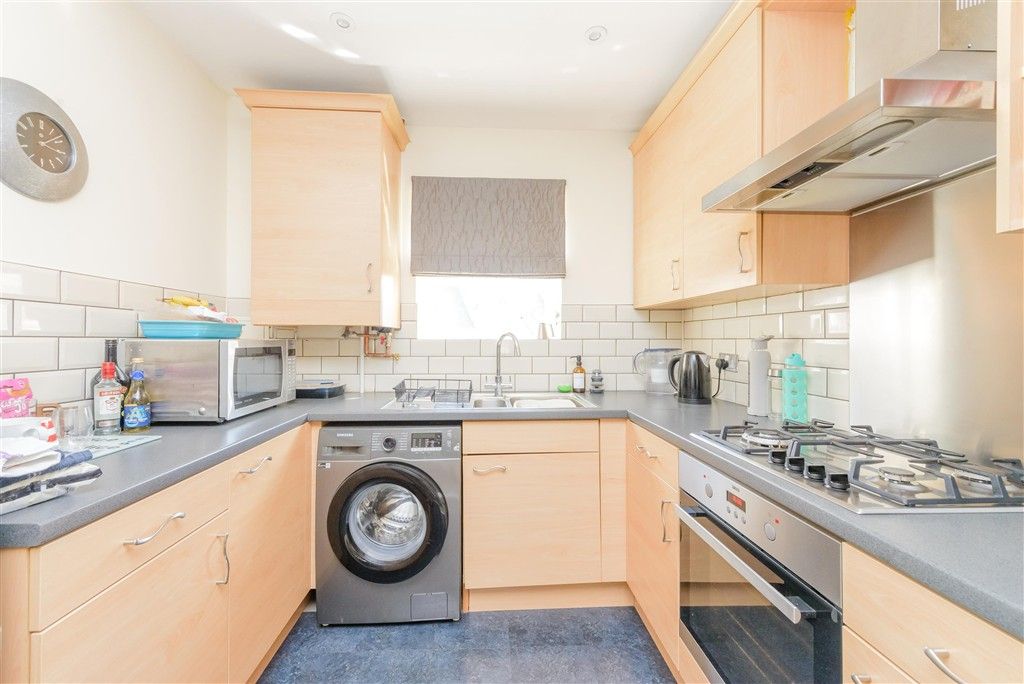 Property photo 3 of 10 Kitchen