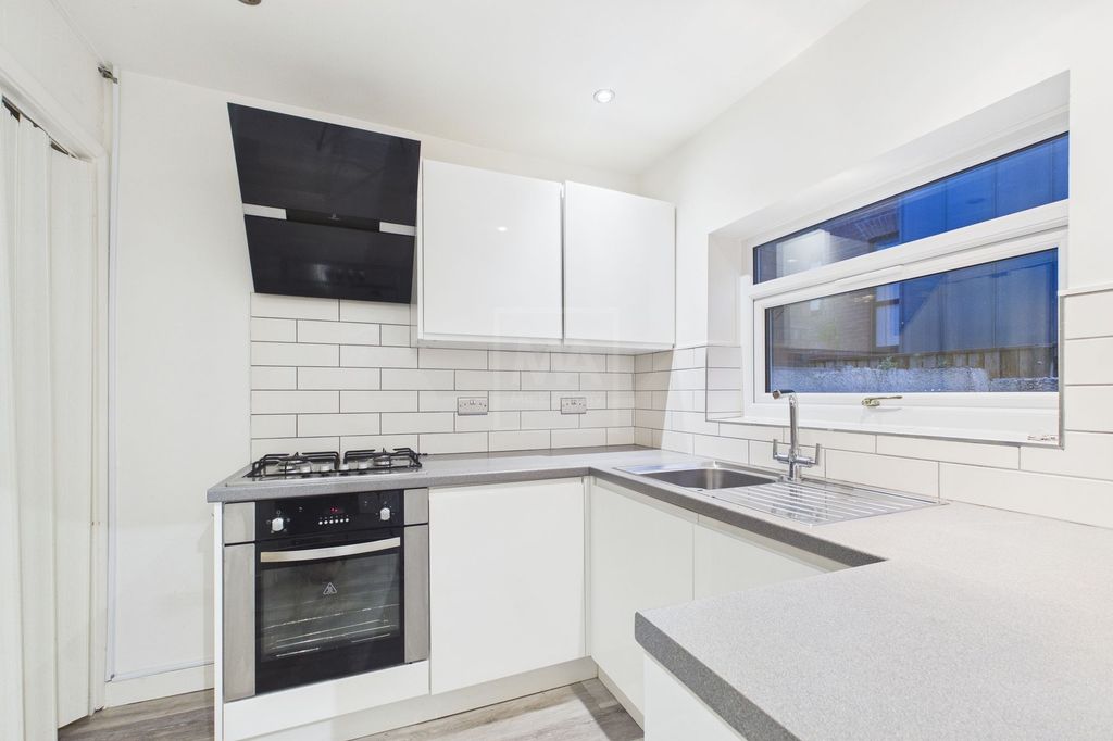 Property photo 2 of 8 Kitchen