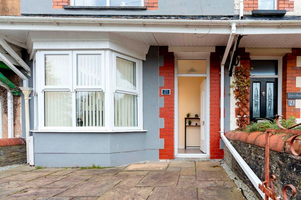 Property photo 2 of 34